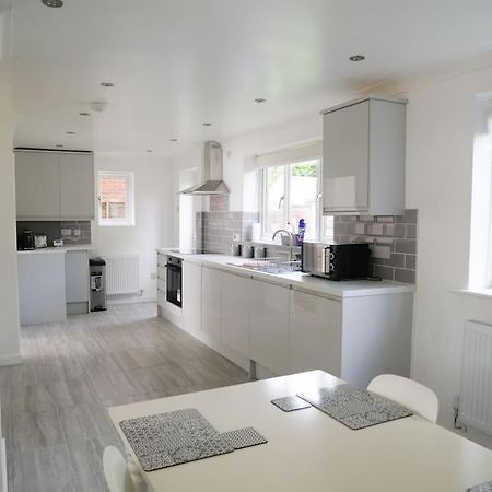 Cosy Four Bed Property With En-Suite Near To Nec Birmingham Airport And The City Esterno foto