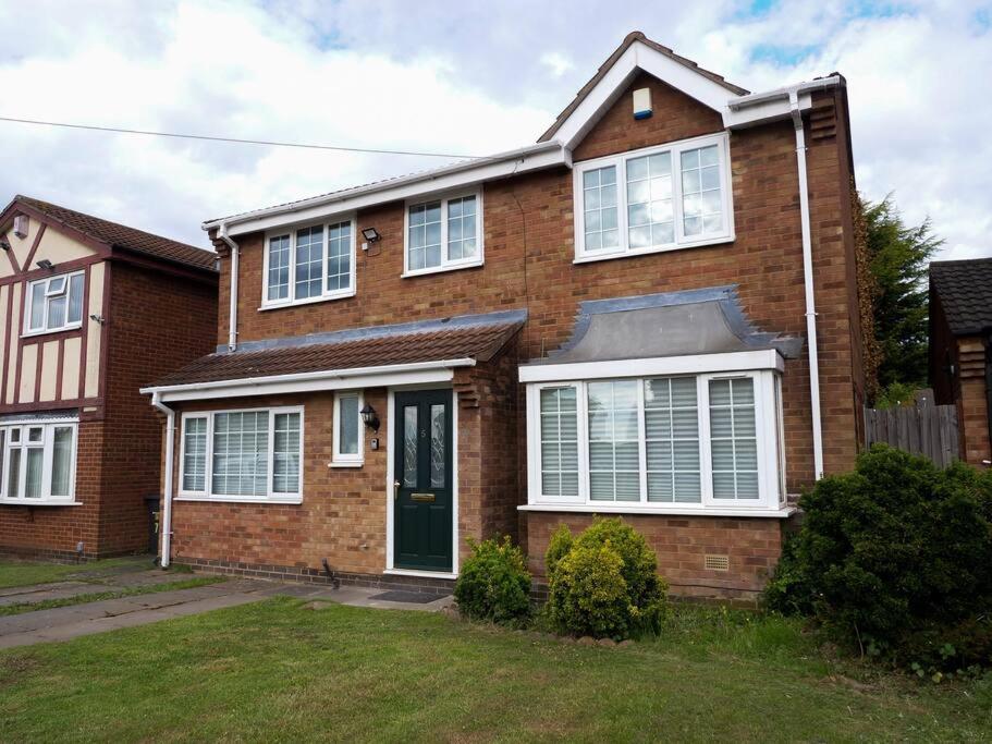 Cosy Four Bed Property With En-Suite Near To Nec Birmingham Airport And The City Esterno foto