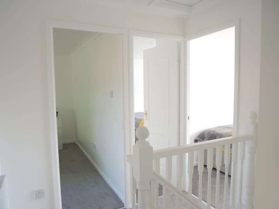 Cosy Four Bed Property With En-Suite Near To Nec Birmingham Airport And The City Esterno foto