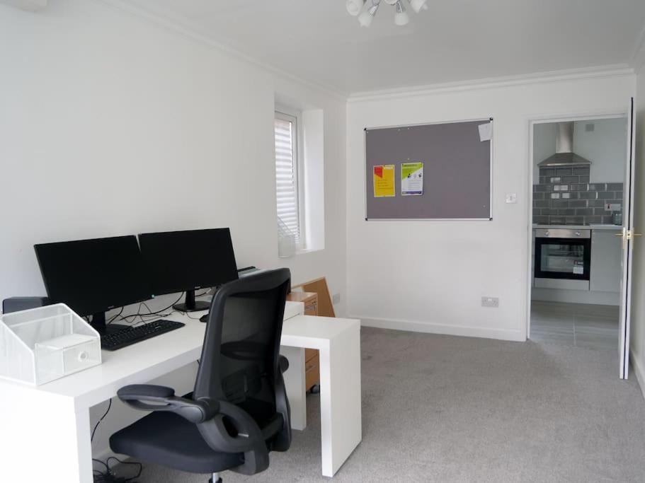 Cosy Four Bed Property With En-Suite Near To Nec Birmingham Airport And The City Esterno foto