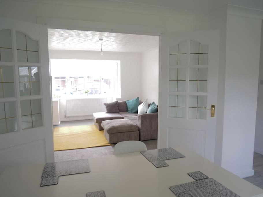 Cosy Four Bed Property With En-Suite Near To Nec Birmingham Airport And The City Esterno foto