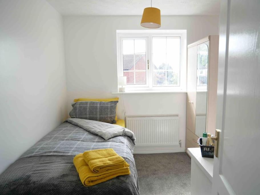 Cosy Four Bed Property With En-Suite Near To Nec Birmingham Airport And The City Esterno foto